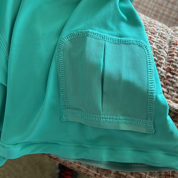 Lululemon Pace Setter Skirt. Clear mint/Bali breeze stripe. Size 2 - Picture 6 of 8